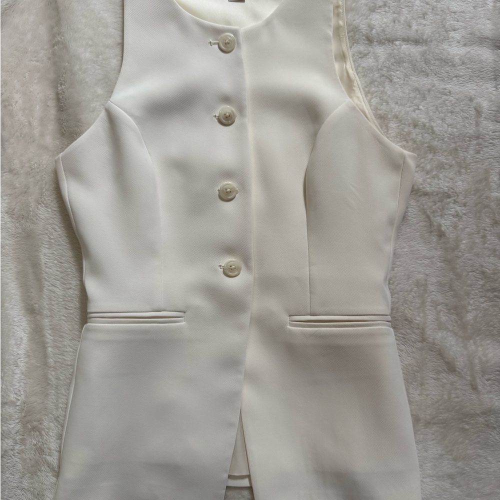 Good American Cream Sleeveless Top